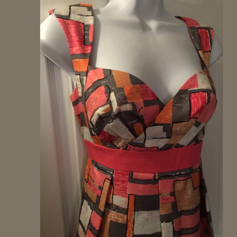 New JESSICA SIMPSON Geo Print Dress Coral Gray Sweetheart Neckline Pink Pin Up - Picture 3 of 8